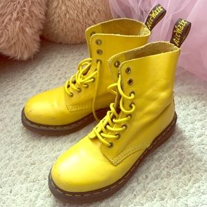 Size 6 YELLOW Dr. Martens vintage